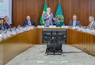 Presidente Lula durante a reunião ministerial, nesta segunda-feira (18), no Palácio do Planalto - Foto: Ricardo Stuckert/PR