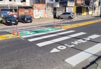 CET-Rio finaliza projeto para aumentar a segurança viária na Estrada Adhemar Bebiano em Inhaúma, incluindo uma travessia não semaforizada e outras medidas de controle de tráfego.