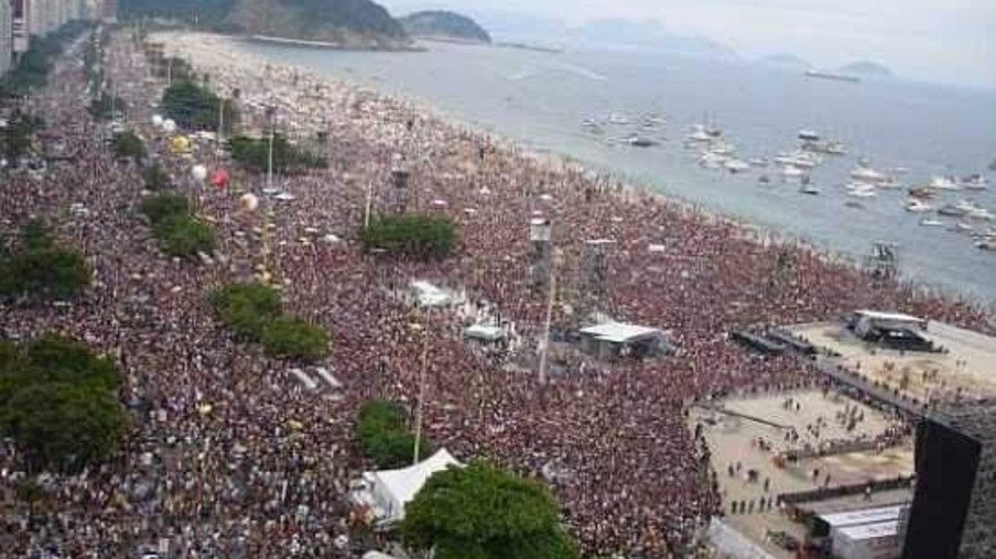 Réveillon em Copacabana está lotado e espera público de 2 milhões