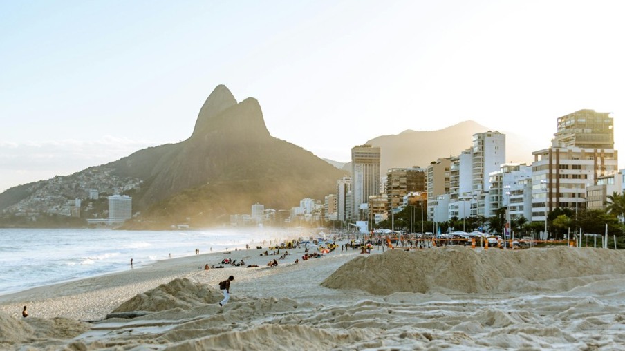 Rio de Janeiro: Sol e calor predominam no fim de semana, com temperaturas elevadas