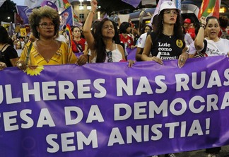 mulheres-ocupam-centro-do-rio-e-homenageiam-marielle-em-ato-8m