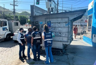 Prefeitura do Rio remove banca de jornal abandonada na Praça Seca
