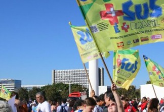ato-em-brasilia-faz-defesa-do-sus,-da-vida-e-da-democracia