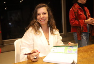 A autora Débora Tabacof no lançamento de “Um Lama Tibetano na Amazônia” em São Paulo Foto: Denise Andrade