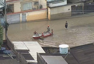 Corpo de Bombeiros busca vítimas durante chuvas no Rio de Janeiro. Foto: Reprodução