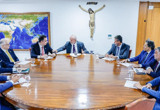 Presidente Lula durante reunião com o presidente do Senado, Rodrigo Pacheco, presidente da Câmara dos Deputados, Arthur Lira, e ministros, no Palácio do Planalto - Foto: Ricardo Stuckert/PR