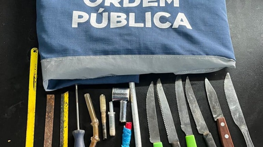 Agentes da SEOP e GM-Rio apreenderam 260 garrafas de vidro e 13 facas e objetos perfurocortantes durante os blocos de Rua neste fim de semana