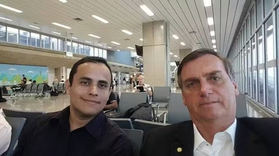 Tércio Arnaud Thomaz e Jair Bolsonaro: na mira da PF. Foto: Reprodução
