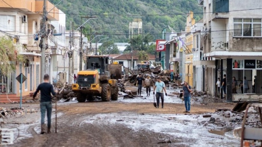RS: Tragédia escancara o Brasil dos refugiados climáticos