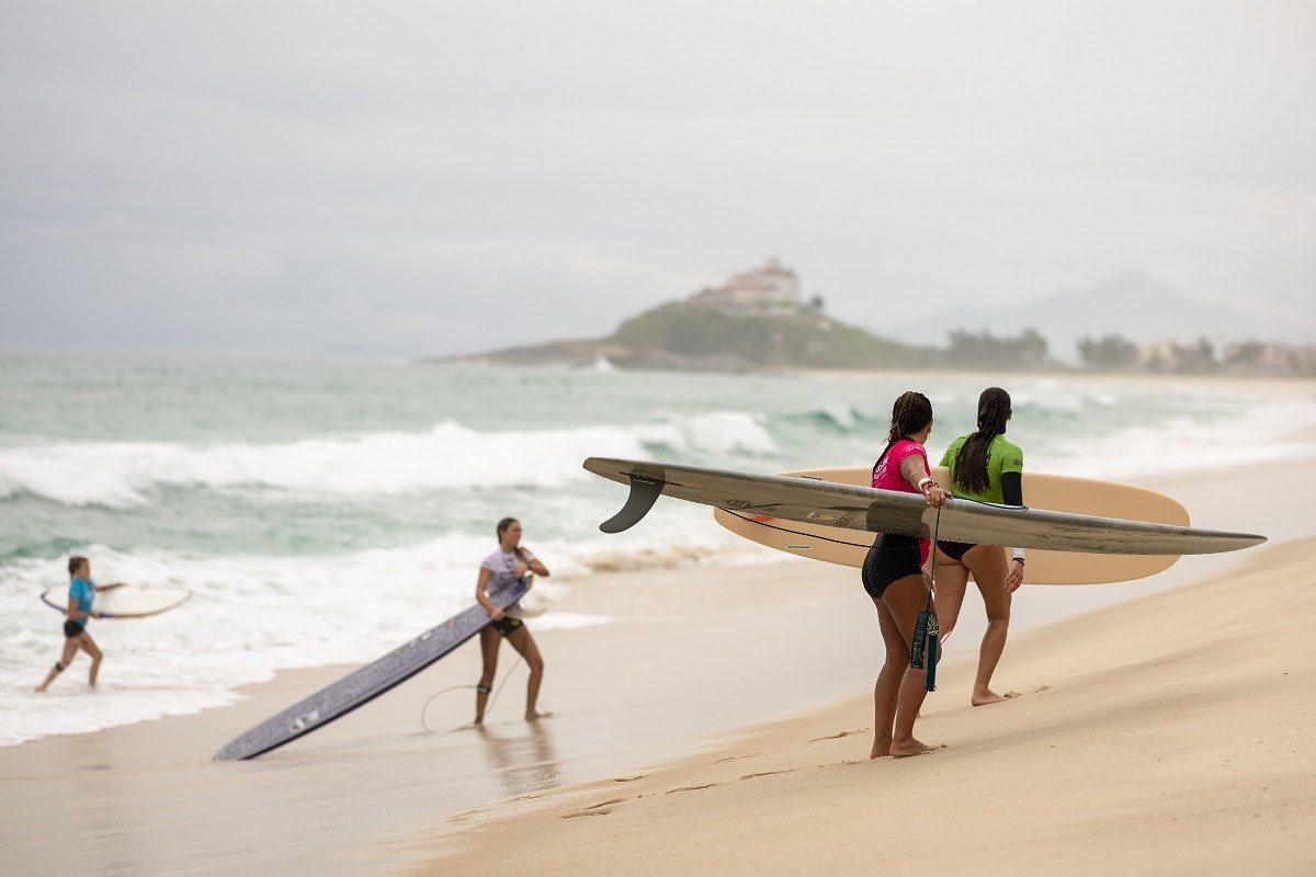Saquarema Surf Festival só para o Longboard na sexta-feira em Itaúna (Crédito da Foto: Gabriel Heusi / 213 Sports)
