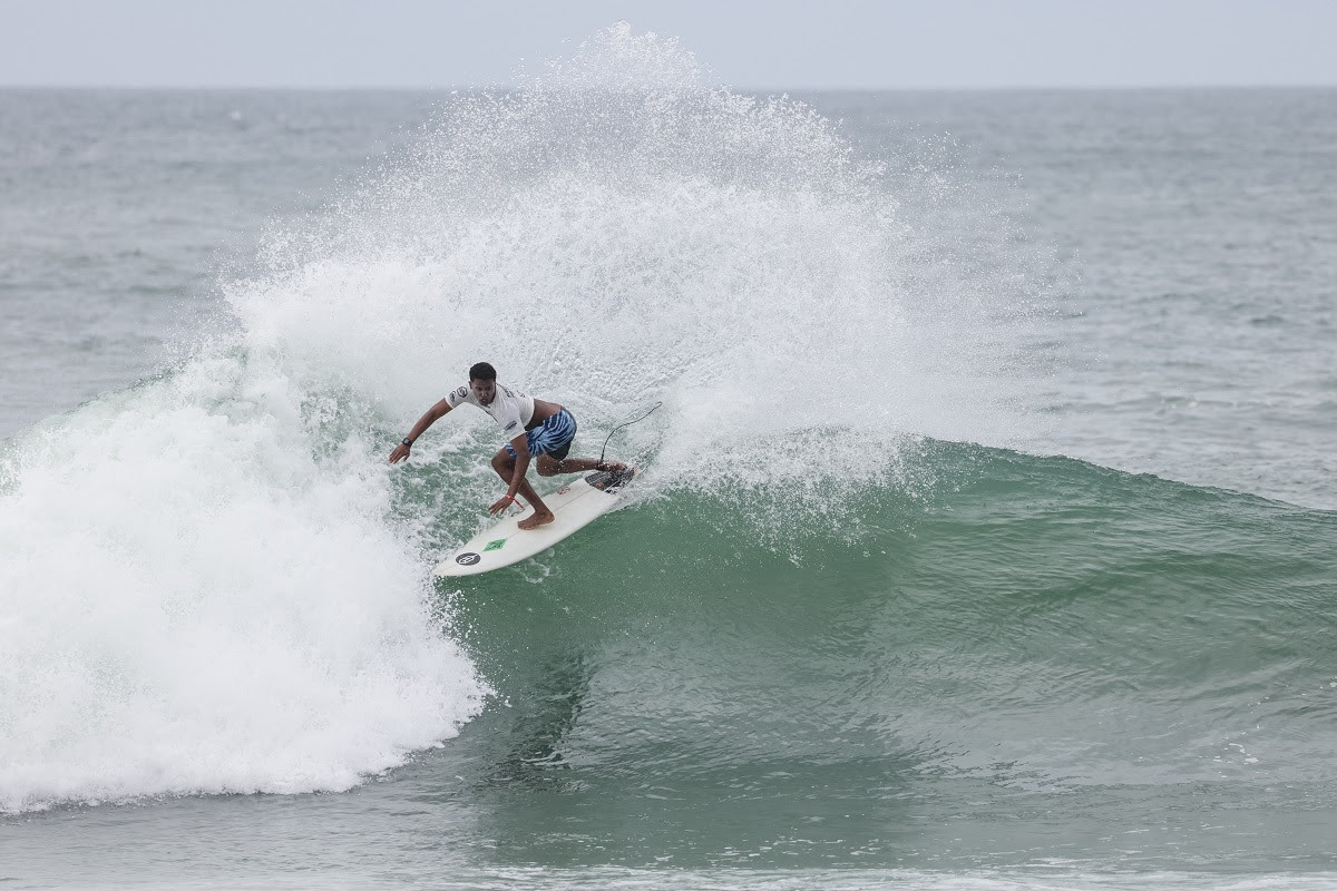 Cauã Costa está invicto na categoria Pro Junior do Saquarema Surf Festival (Crédito da Foto: @WSL / Daniel Smorigo)
