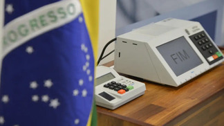 Eleitor que quiser transferir título e votar para prefeito e vereador tem prazo até 8 de maio Foto: José Cruz/Agência Brasil