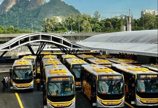 Os novos ônibus articulados do BRT - Beth Santos/Prefeitura do Rio