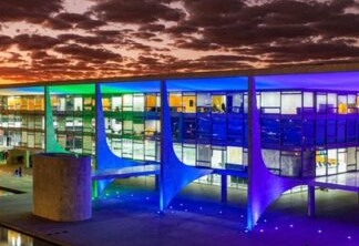 Palácio do Planalto iluminado nas cores do arco-íris. O 28 de junho é o Dia Internacional do Orgulho LGBTQIA+. Foto: Ricardo Stuckert / PR