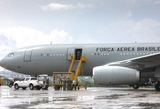 Aeronave KC-30 da FAB é uma das que vem sendo usadas para as operações de repatriação de brasileiros. Foto: FAB