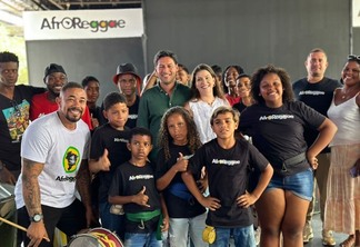 Senador Rodrigo Cunha equipe do AfroReggae - Foto: Joice Bento