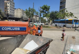 Além de lixo domiciliar, o ecoponto recebe entulhos, bens inservíveis e galhadas - Prefeitura do Rio