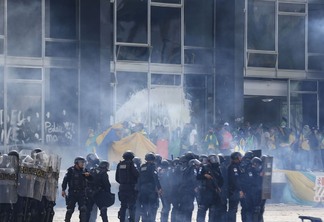 bolsonaro-diz-que-depredacoes-e-invasoes-fogem-a-regra-da-democracia