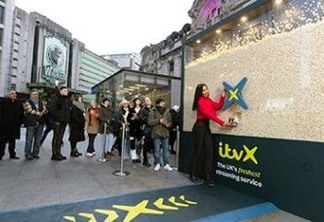 Peça em Londres foi instalada pelo serviço de streaming ITVX