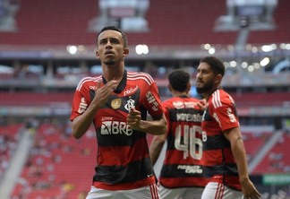 Matheus Gonçalves comemora o gol do triunfo do Fla (Crédito: Marcelo Cortes/CRF)