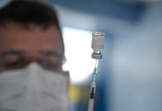 Brasil começa a aplicar vacina bivalente contra covid-19