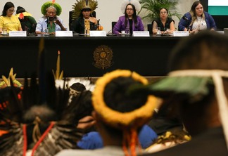 lideres-indigenas-se-unem-contra-projetos-no-congresso