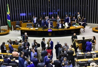 Deputados na sessão do Plenário desta quarta-feira - Foto: Zeca Ribeiro/Câmara dos Deputados