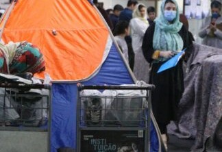 ministro-diz-que-afegaos-acampados-em-aeroporto-vao-ficar-em-hoteis