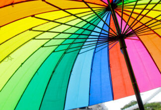 As cores do arco íris representam a população LGBTQIA+ - Prefeitura do Rio