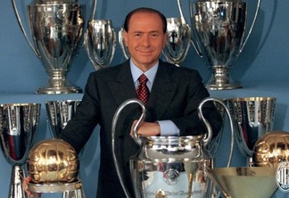 Silvio Berlusconi é homenageado pelo Milan (Foto: Divulgação / Milan)