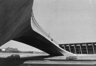 Passarela Paulo Bittencourt desenhada por Affonso Eduardo Reidy e inaugurada em 1963-dec 1960