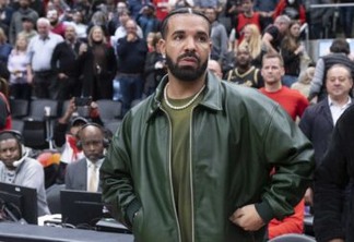 fan-throws-phone-at-drake-on-stage-during-tour-kickoff