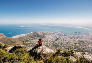 Com montanhas e mar, a Cidade do Cabo se compara ao Rio de Janeiro por sua paisagem - Foto: Reprodução Booking.com