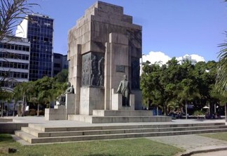 Monumento ao Senador Pinheiro Machado, inaugurado em 1931 - localizado no bairro de Ipenema, cidade do Rio de Janeiro - Brasil