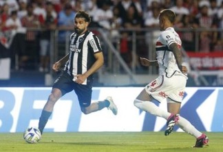 Diego Costa estreou com a camisa alvinegra ao entrar no lugar de Janderson, na segunda etapa (Crédito: Vitor Silva/SAF Botafogo)