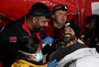 apos-oito-dias-em-uma-caverna-turca,-explorador-americano-e-resgatado
