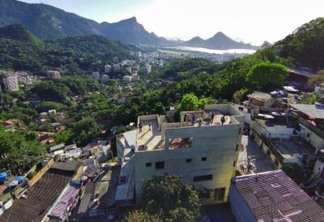 SEOP e Gaeco realizam demolição de mansão com investimento de R$ 2,5 milhões na Rocinha