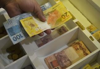 Dívida pública bate R$ 6,075 trilhões e supera limite do governo