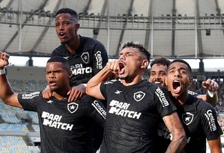 Com direito a dois golaços, Botafogo vence Fluminense e abre 10 pontos de vantagem na liderança do Brasileirão