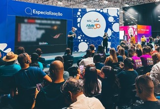 Júnior Smarzaro realiza palestra na ABAV EXPO 3