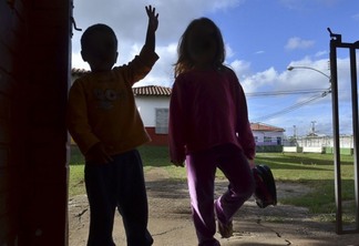 O tempo que crianças e adolescentes passam em unidades de acolhimento vem caindo nos últimos anos no estado do Rio de Janeiro.