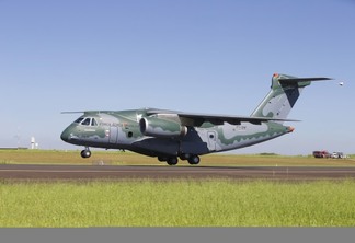 Avião da FAB fará repatriação de brasileiros em Israel