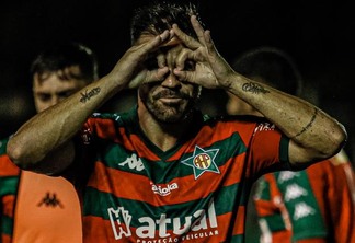 Nenê Bonilha comemora o gol do triunfo da Portuguesa sobre o Sampaio (Crédito: Nathan Diniz/AAP)