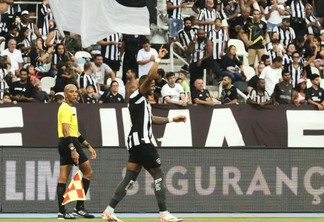Júnior Santos e Jeffinho marcam e dão a vitória ao Alvinegro. (Crédito: Úrsula Nery/FERJ)