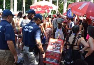Carnaval 2024: SEOP e Guarda Municipal realizam segundo dia de operação de ordenamento urbano e fiscalização no entorno da Sapucaí e blocos