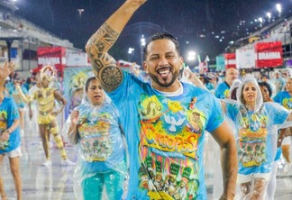 Acadêmicos de Niterói renova com o carnavalesco Tiago Martins