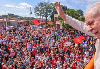 Presidente Lula e seus eleitores. Foto: Divulgação