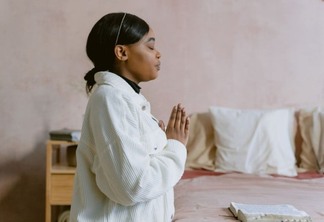 9 Orações Poderosas para Dormir Bem e Afastar Aflições (Tenha um Sono Tranquilo!)