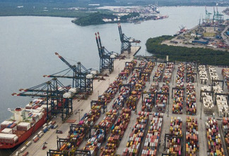 O Porto de Santos responde por quase 30% da balança comercial do país - Foto: Divulgação/Porto de Santos