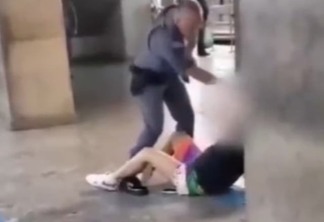 Policial dá tapa na cara de jovem no Metrô (Foto: Reprodução)